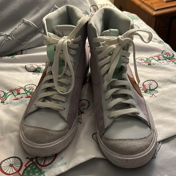 Nike Blazer Women’s 8.5 - Picture 2 of 4